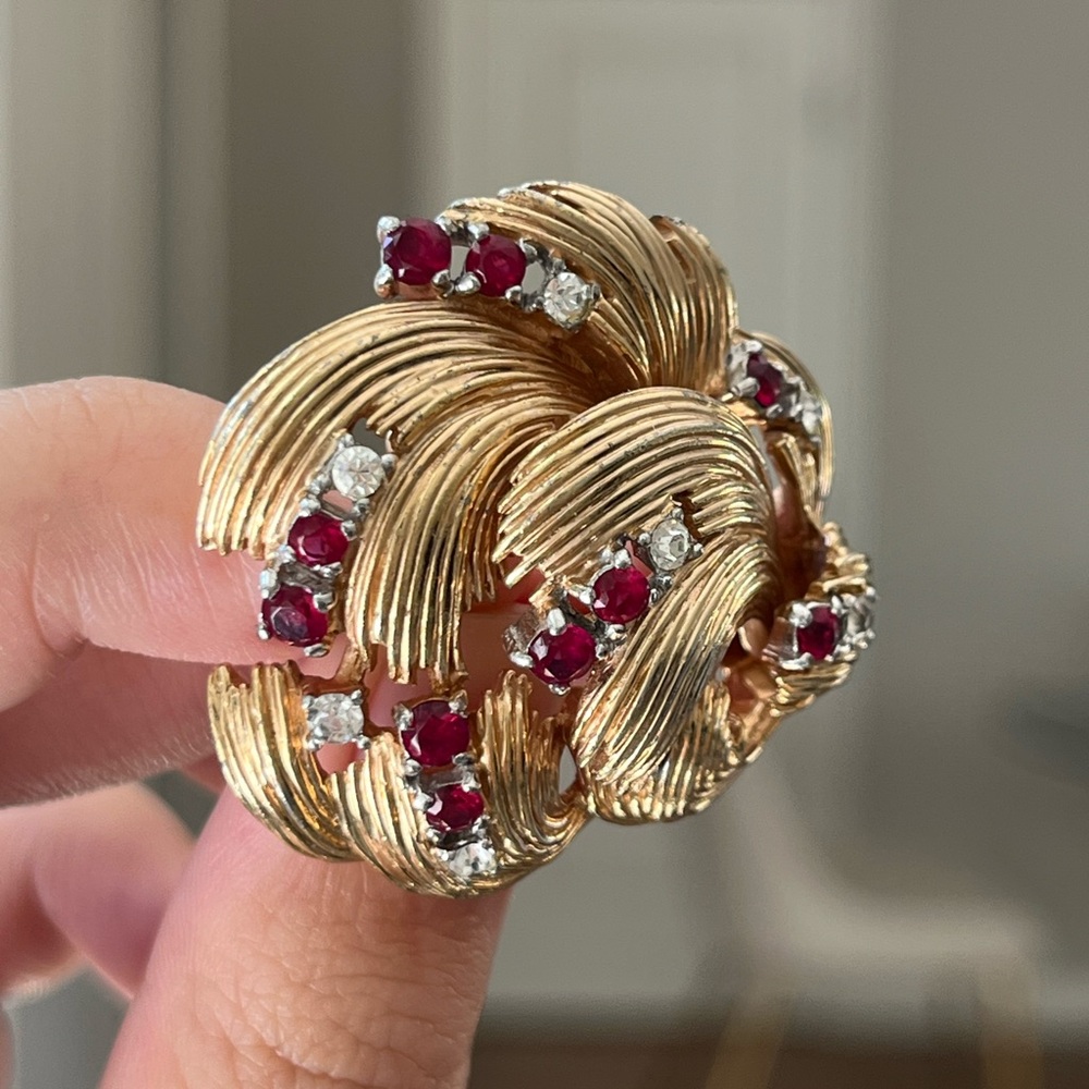 Vintage Boucher Feather Leaf Cluster Red White Rhinestone Gold Fur Clip Brooch - Picture 8 of 12